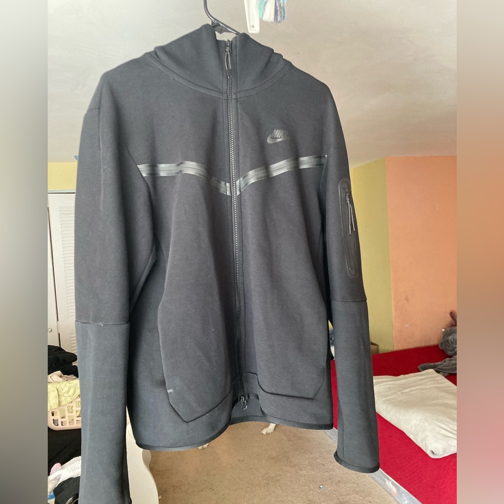 Last gen Nike tech discontinued all black size medium